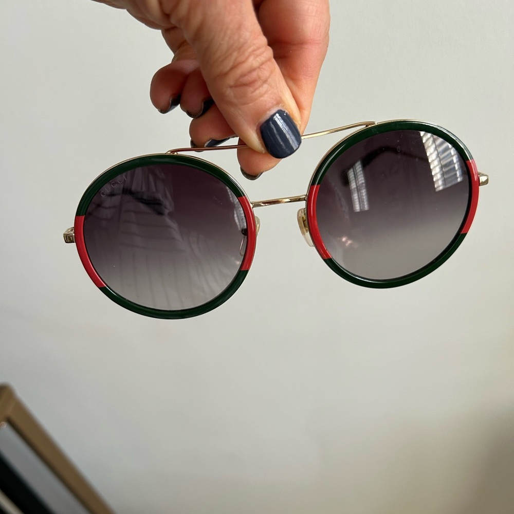 Gucci round metal unisex sunglasses. - Picture 5 of 7